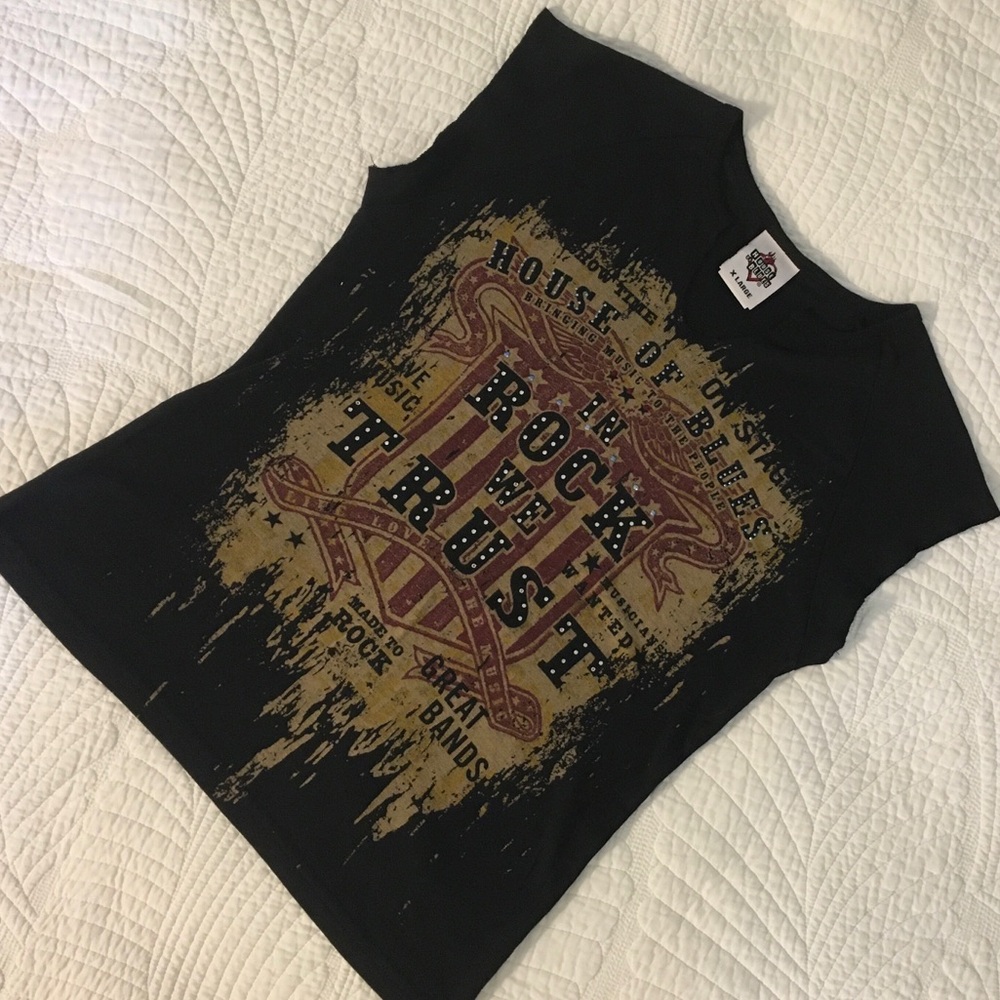 House of Blues T-shirt (Never worn)